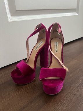 Steve Madden Magenta Velvet Platform Sandals